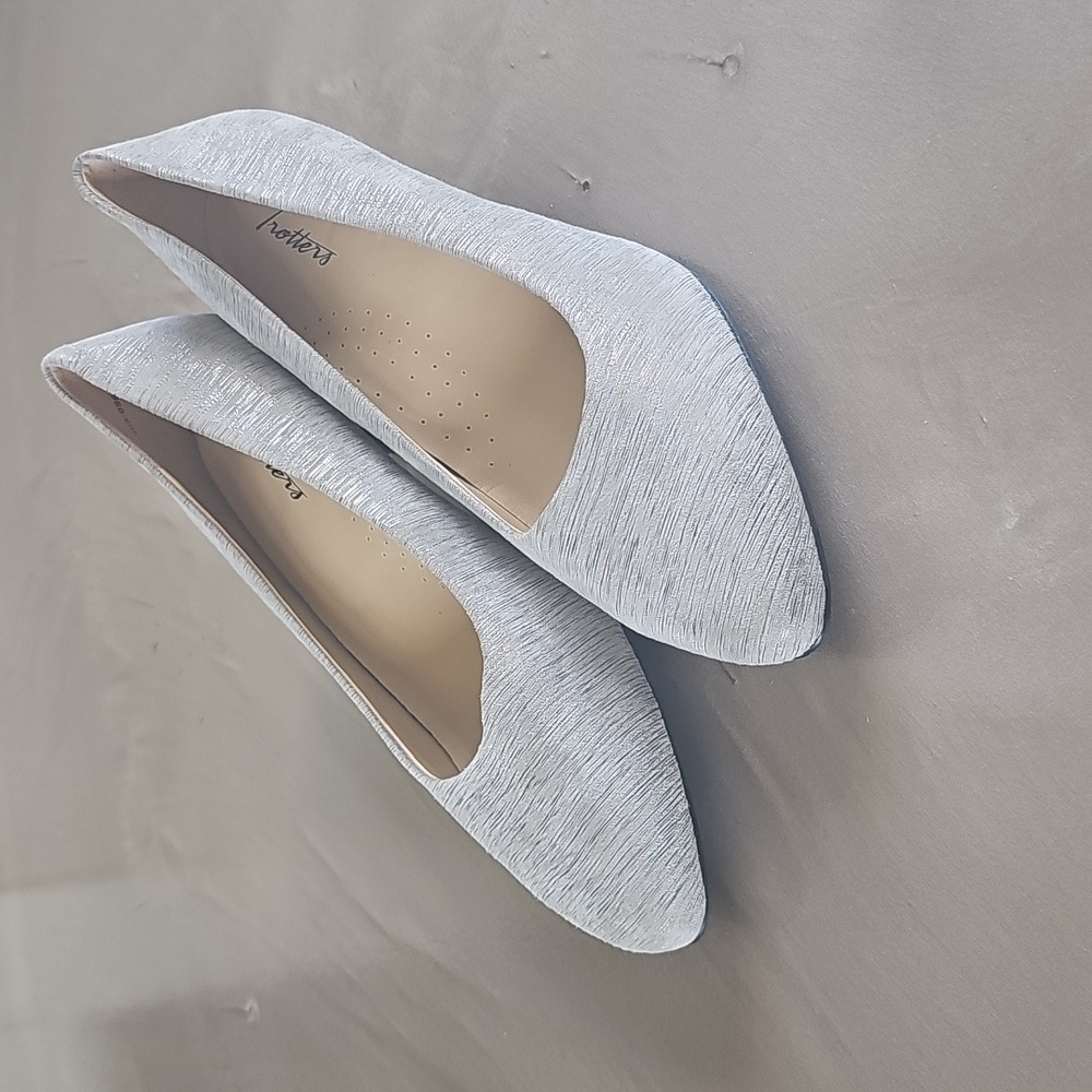 TROTTERS Ladies Gray Kiera classic pumps Size 9.5W  NWOT